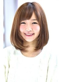 丸顔がこの髪型にしたら丸顔がめだちますか それと私はストレート Yahoo Beauty