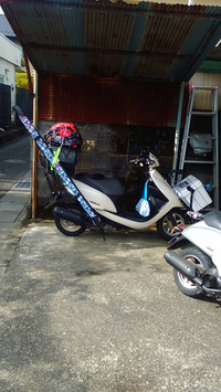 バイクでカーブの手前で減速するときって クラッチを切らないといけないんです Yahoo 知恵袋