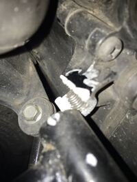 マフラーのステー部分を留める箇所が割れてしまいました 何で補修すべきですか Yahoo 知恵袋