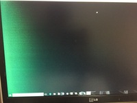 画像のようにPCモニターに突然緑色の横線が入るようになってしまいま