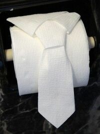 このトイレットペーパーのネクタイの折り方が分かりません この写真は なるほど Yahoo 知恵袋