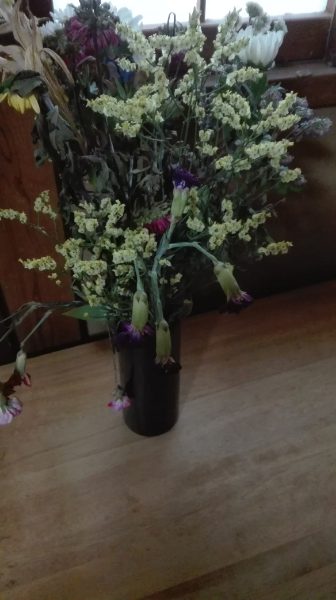 花瓶のお花が枯れてきたのですが 砂糖水にすれば長持ちするそうですが 蟻が集ま Yahoo 知恵袋