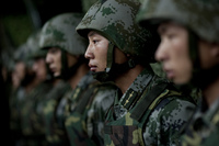 中国人民解放軍が着ている戦闘服と同じ迷彩柄のpc壁紙 スマホ壁紙を Yahoo 知恵袋