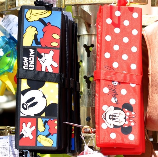 近々ディズニーに行くのですが、ディズニーのポータブルクッションって