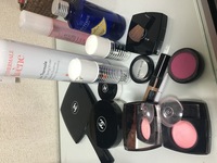 朝のメイク道具一式 多い方ですか 私としては多いかなぁ 化粧水 下地 Yahoo 知恵袋