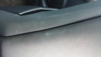 本革シートに白い汚れ 車の本革シートに写真のような白い汚れが目立ちます Yahoo 知恵袋