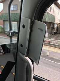 日野のレンジャー4tの運転席のピラーに付いてるこれって何する