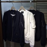 着こなすのが難しい色って何色でしょうか その色の服がどういう風に難しいのか Yahoo 知恵袋