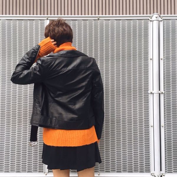 女性のライダースジャケットの着こなしに関する質問です 写真の Yahoo 知恵袋