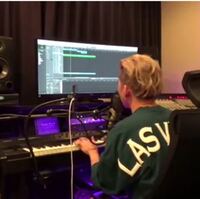 清水翔太さんが着ているこの服はどこのメーカーのものですか La Yahoo 知恵袋