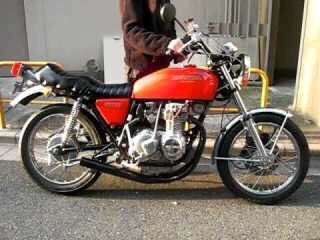 ヨンフォアのスポークホイールをcb250tホークにつけれますか？ - ポン
