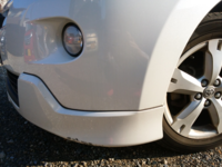 車の前の部分をコンクリブロックにぶつけてガガッ ってなってしまいました ネジ Yahoo 知恵袋