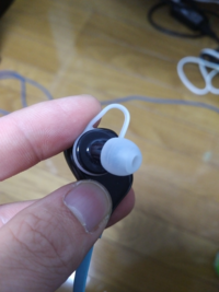 Bluetoothイヤホン Qy7 を購入したのですが 付属のイヤーフック Yahoo 知恵袋