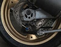ゼファー1100 リヤキャリパー 流用にも GPZ900R  ZZR1100C リアブレーキをZZR1100用にしたんですが効きが悪いです