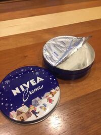 妻がニベアクリームの缶のアルミ蓋を残したまま使ってます 私はアルミ蓋は全部剥 Yahoo 知恵袋
