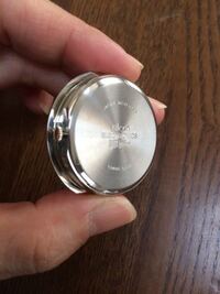 これはウェッジウッドの置時計の時計です 電池を替えたいのですが 開け方 Yahoo 知恵袋