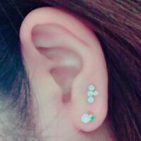 スーツにピアスってどうですか 付けるなら1つだけの方がいいですよね 付 Yahoo 知恵袋