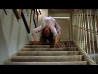映画エクソシストでリーガンがブリッジで階段を降りるシーンは有名ですが Yahoo 知恵袋