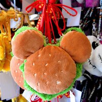 ディズニーで現在 ミッキーのハンバーガー型のパスケースは販売してい Yahoo 知恵袋