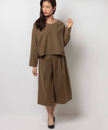 教えて下さい。色のカーキって緑っぽいのとか白っぽいのがあるじゃない 