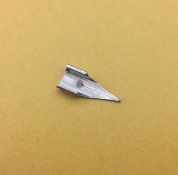 先日アマゾンでラミーサファリを購入しました。 - ラミーの万年筆を