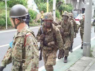 陸上自衛隊について ライナーの顎紐と式鉄帽の顎紐は同じですか 教えて しごとの先生 Yahoo しごとカタログ