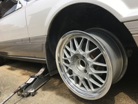 8Jー17インチのホイールに引っ張り気味のタイヤはどんなサイズのタ  