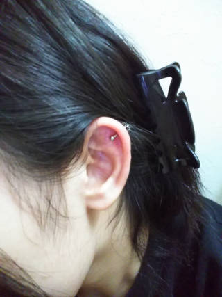 ヘリックスに開けたのですが 奥まで入らないです このままでいい Yahoo 知恵袋