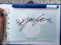 ディズニーのキャラクターにサインをもらいたいです どうすればもらえますか Yahoo 知恵袋