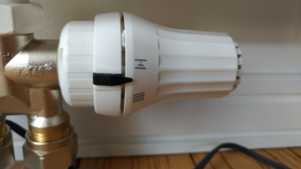 パネルヒーターのサーモバルブの表示がわかりません 取説がなく 型番等も書かれ Yahoo 知恵袋