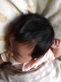 赤ちゃんの立つ髪の毛 生後2ヶ月の女の子です 産まれた Yahoo 知恵袋