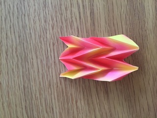 折り紙でこんな感じの複雑な蛇腹折りを作りました もっと細かい蛇腹折 Yahoo 知恵袋