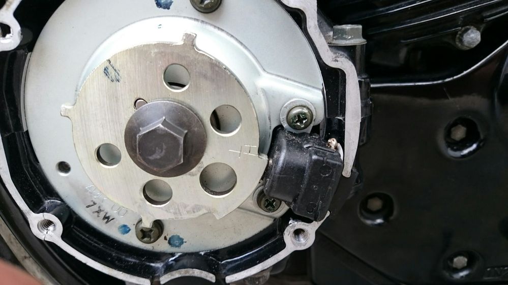 ★XJR400R XJR400ピックアップコイル　ポイント XJR400R(後期型）初めてピックアップコイルカバーを開けてみたのですが