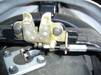 これはアドレスｖ125のメットインのシートロックです メット Yahoo 知恵袋