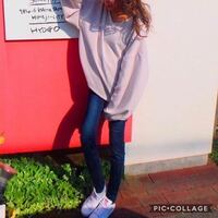 25歳の女です この服装は25歳ではきついですか 別に変ではないですか Yahoo 知恵袋