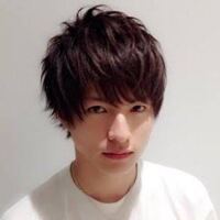 髪の毛が直毛で剛毛です 髪の毛も多く伸びてくるの横も浮いたような感 Yahoo 知恵袋