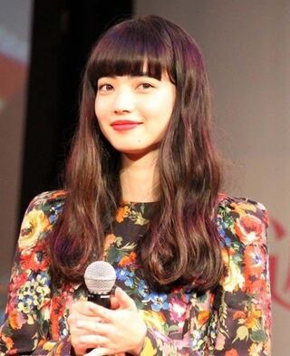 この写真の小松菜奈さんのような髪の巻き方がしたいのですが いまいちやり方がよ Yahoo 知恵袋