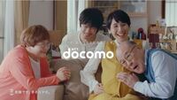 Nttドコモiphone 八 篇のcm娘夫婦 綾野剛と近藤春菜 よりも後に再 Yahoo 知恵袋