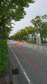 道路中央のラバーポールについて ショッピングセンターなどの駐車場から Yahoo 知恵袋