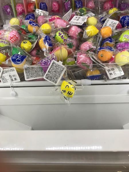 ゲーセンのクレーンゲームことです。 - このように商品はおちかけて