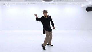 Btsdna練習動画でテテが着てる服装の名前を教えて下さい Yahoo 知恵袋