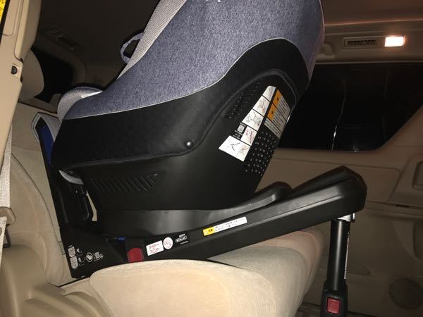 車にチャイルドシートをISOFIXで取り付けたのですが、こんなに浮くん 