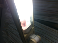 デスクの蛍光灯が このような感じで根元部分がオレンジに変色していま Yahoo 知恵袋