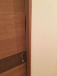 画像のドア 引き戸 スライドして開ける ドアに鍵をつけたいと思っています 中か 教えて 住まいの先生 Yahoo 不動産