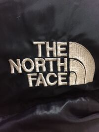 こちら90年代のTHENORTHFACEのヌプシダウンジャケットのロゴ刺繍です こちら90年代のTHENORTHFACEのヌプシダウンジャケットのロゴ刺繍です