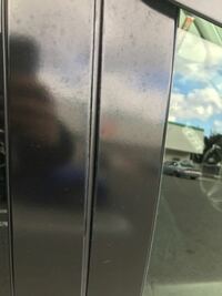 車のドアの黒い部分 真ん中のゴムではない部分が劣化して剥がれてきて Yahoo 知恵袋