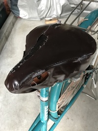 カラス 自転車 サドル 理由