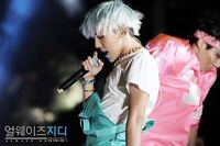 このg Dragonさんの髪型はなんという髪型ですか 美容室の経営者 Yahoo 知恵袋
