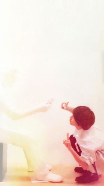 拾い画ですが こういう感じにiphoneの壁紙に写真を合わせる方法はありますか Yahoo 知恵袋