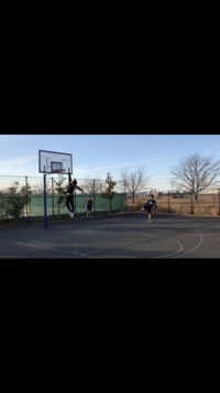 ダンクシュートについて 僕は中学3年のバスケ部ものです 身長178cm指向 Yahoo 知恵袋